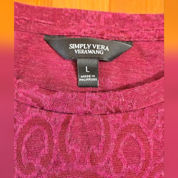 Simply Vera Burgandy Short Sleeve Curved Hem Patterned Top Size Large - Picture 9 of 11